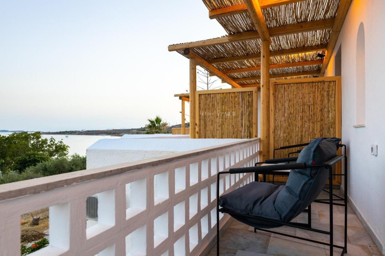 Omilos Beachfront House パロス島 エクステリア 写真